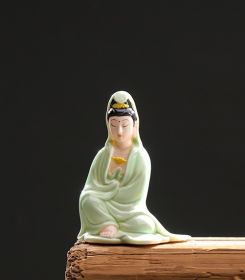 Tượng Phật Quan Thế Âm Gốm Sứ Ngọc Bích